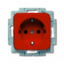 Busch-Jäger SCHUKO®-pistorasia, jossa on int. erh. touch protection punainen 2013-0-4722